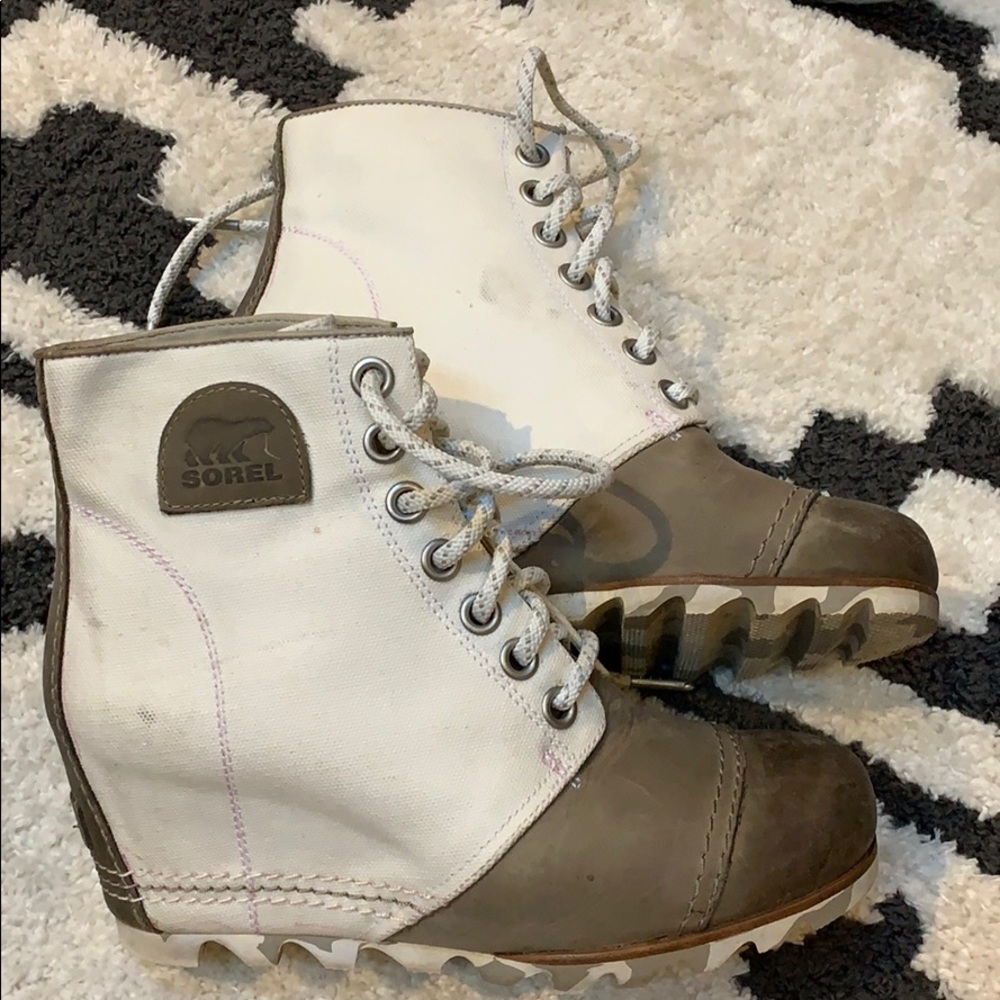 Size 8.5 Sorel Women’s 1964 Premium™ Wedge Boot